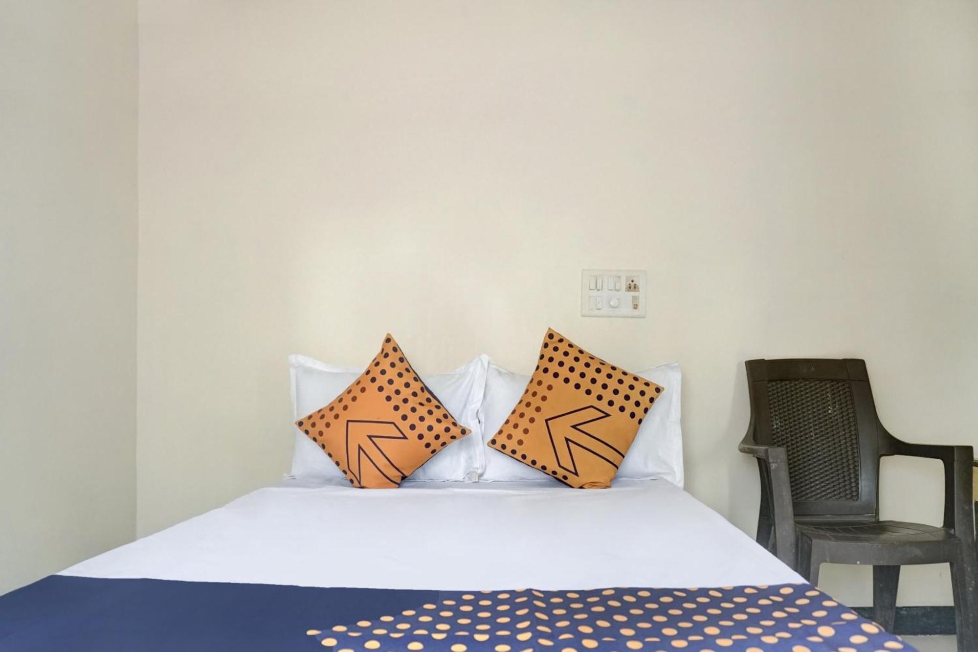 Spot On 74501 Hotel Supriya Garden Vagholi Exteriér fotografie